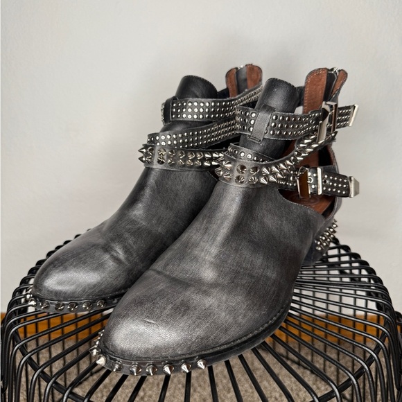 Jeffrey Campbell Everly Studded Brushed Black Ankle Boots Size 9.5 - Picture 2 of 10